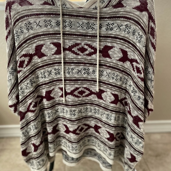 Vanilla Star Small red and cream poncho - Picture 1 of 4